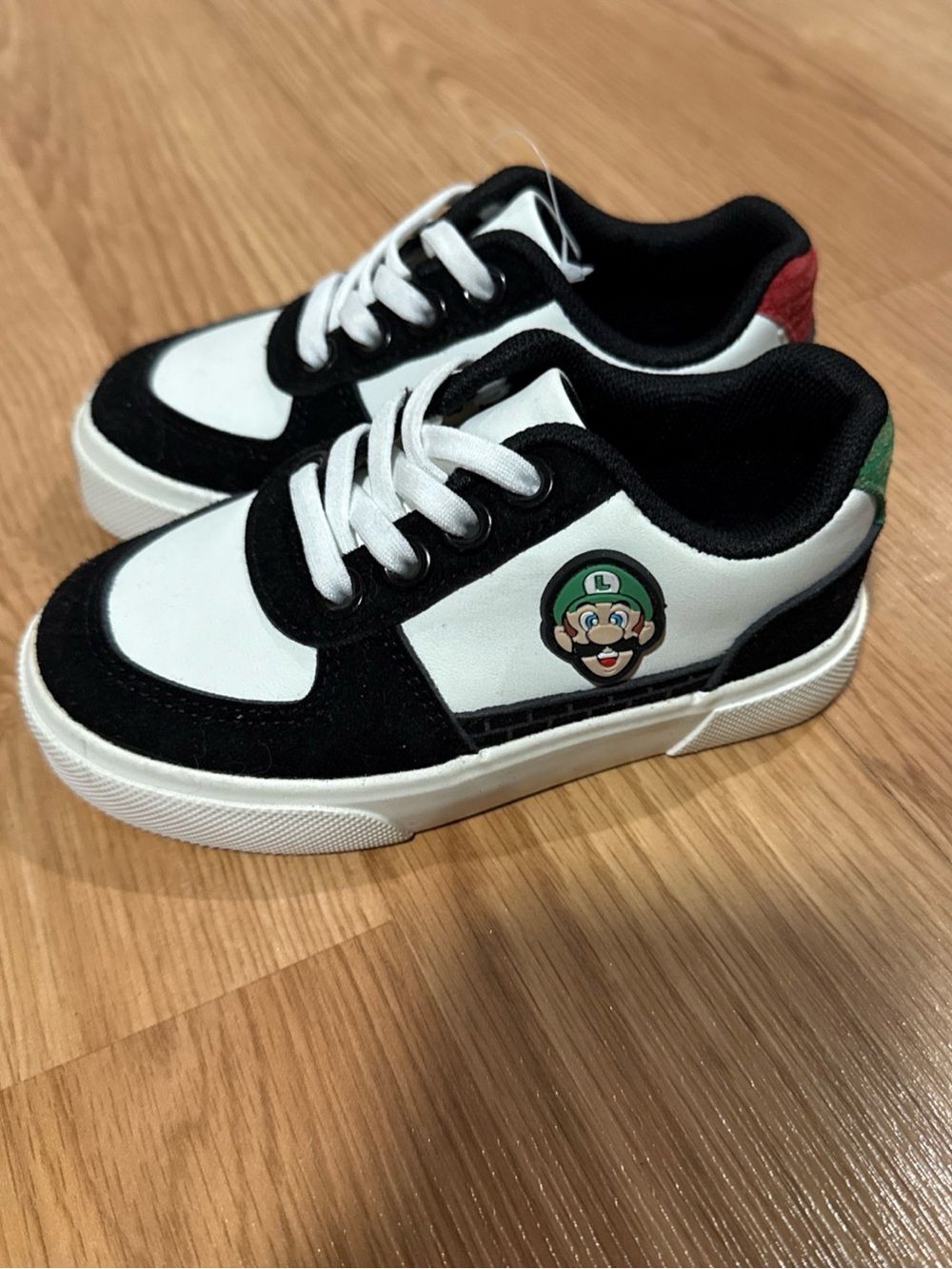 Super Mario Bros Boys Mario & Luigi Court Sneakers Size 8NEW
